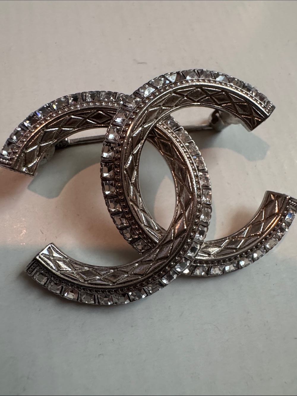 Chanel brooch - Picture 6 of 12
